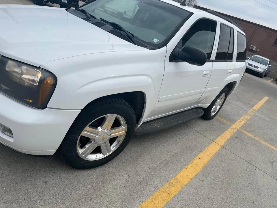 2009 Chevrolet Trailblazer - Image 3 of 8