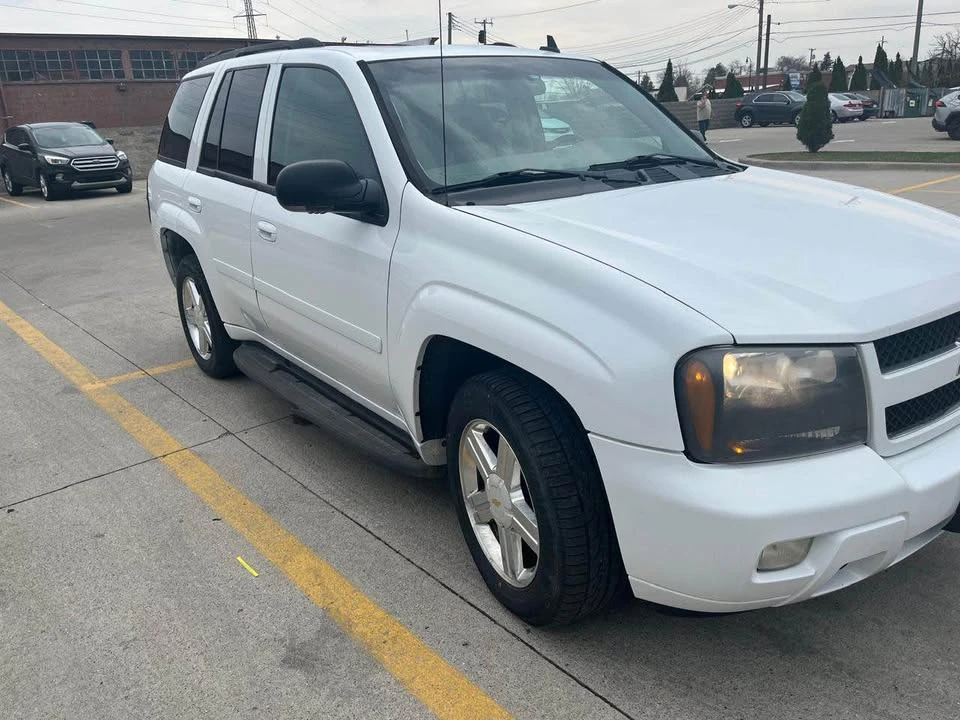 2009 Chevrolet Trailblazer - Image 2 of 8