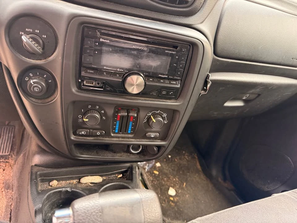 2009 Chevrolet Trailblazer - Image 6 of 10