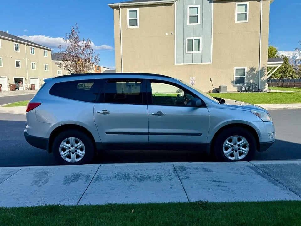 2009 Chevrolet Traverse - Image 7 of 13