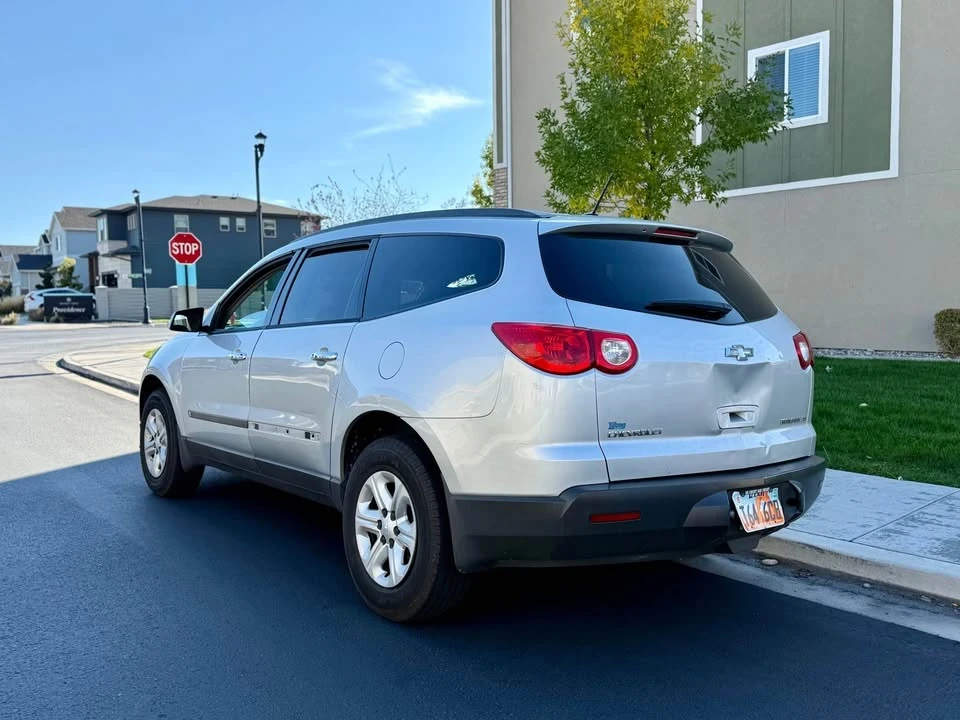 2009 Chevrolet Traverse - Image 5 of 13