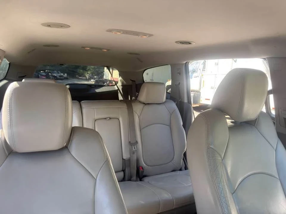 2009 Chevrolet Traverse - Image 3 of 6