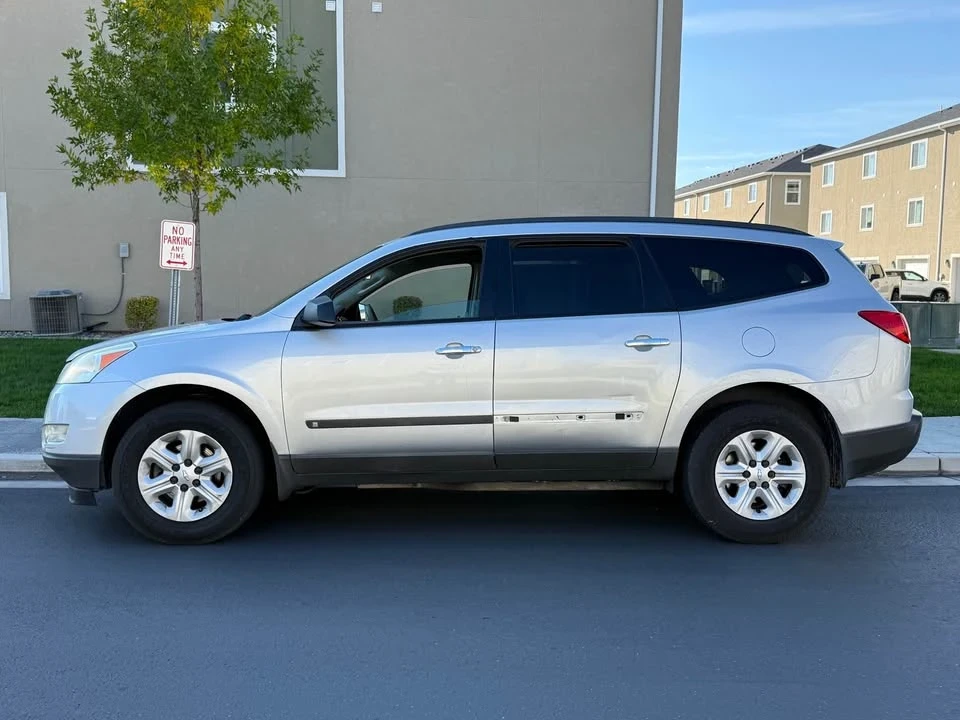2009 Chevrolet Traverse - Image 4 of 13