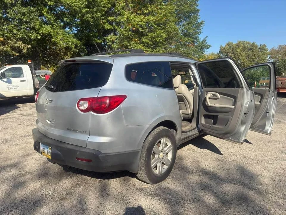 2009 Chevrolet Traverse - Image 5 of 6