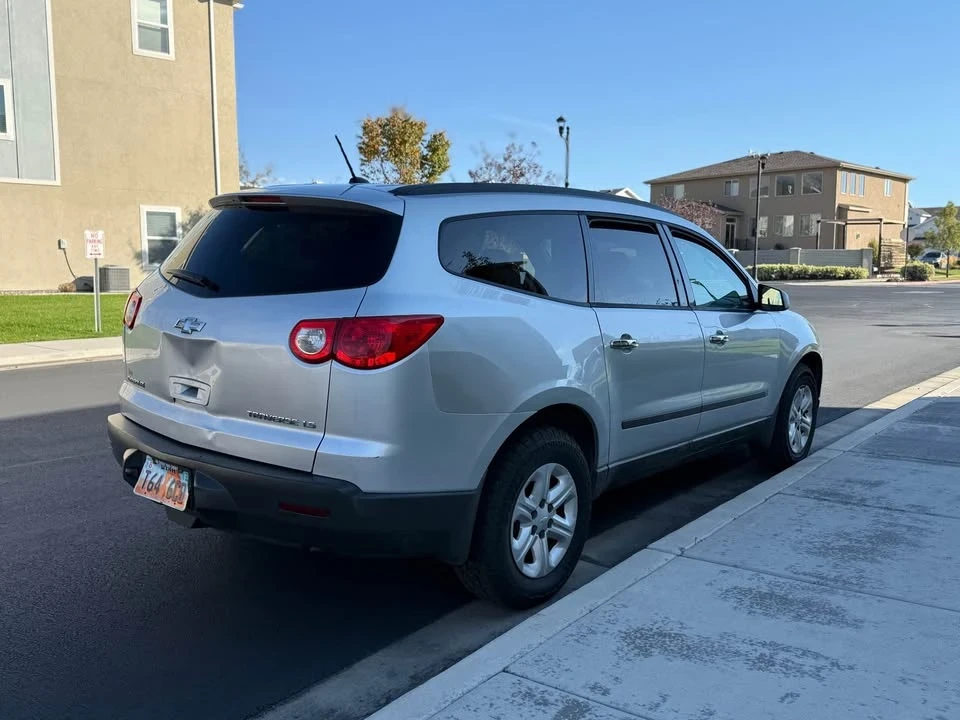 2009 Chevrolet Traverse - Image 8 of 13