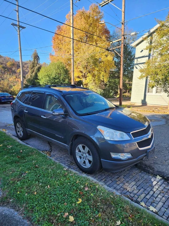 2009 Chevrolet Traverse - Image 3 of 5