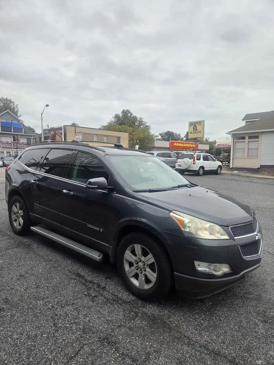 2009 Chevrolet Traverse - Image 2 of 7