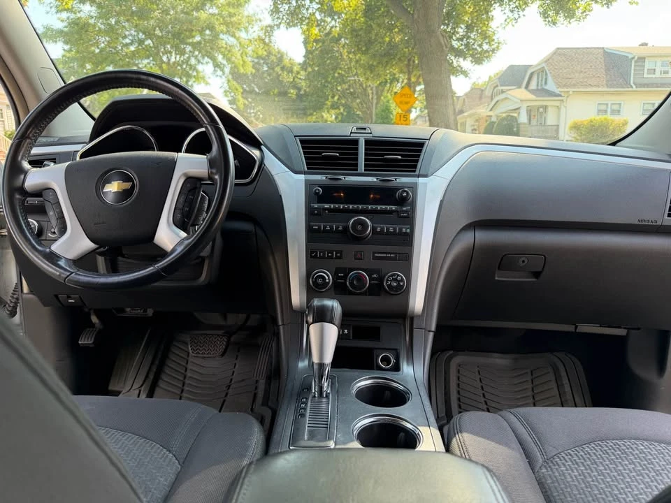 2009 Chevrolet Traverse - Image 9 of 20