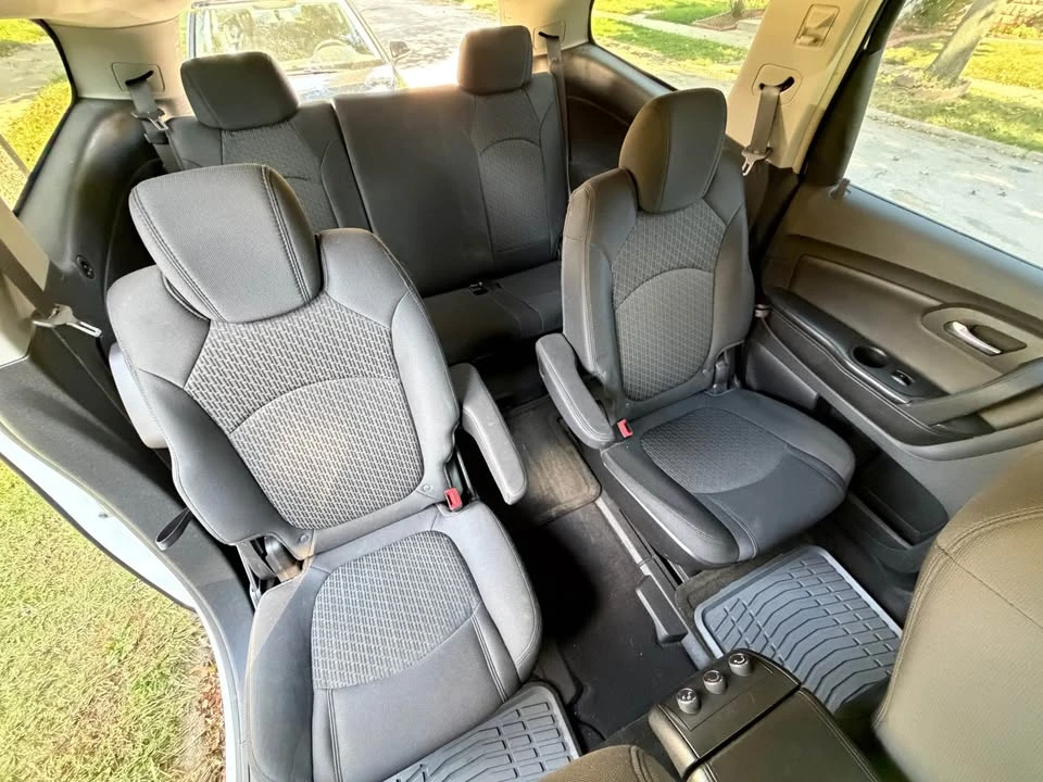 2009 Chevrolet Traverse - Image 11 of 20