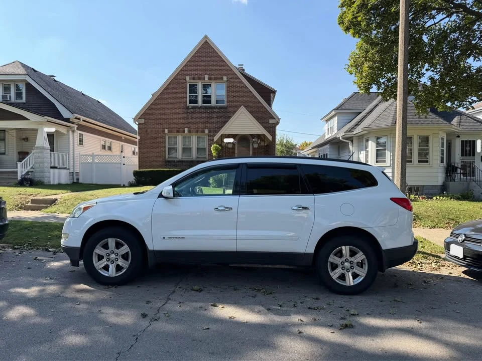 2009 Chevrolet Traverse - Image 2 of 20