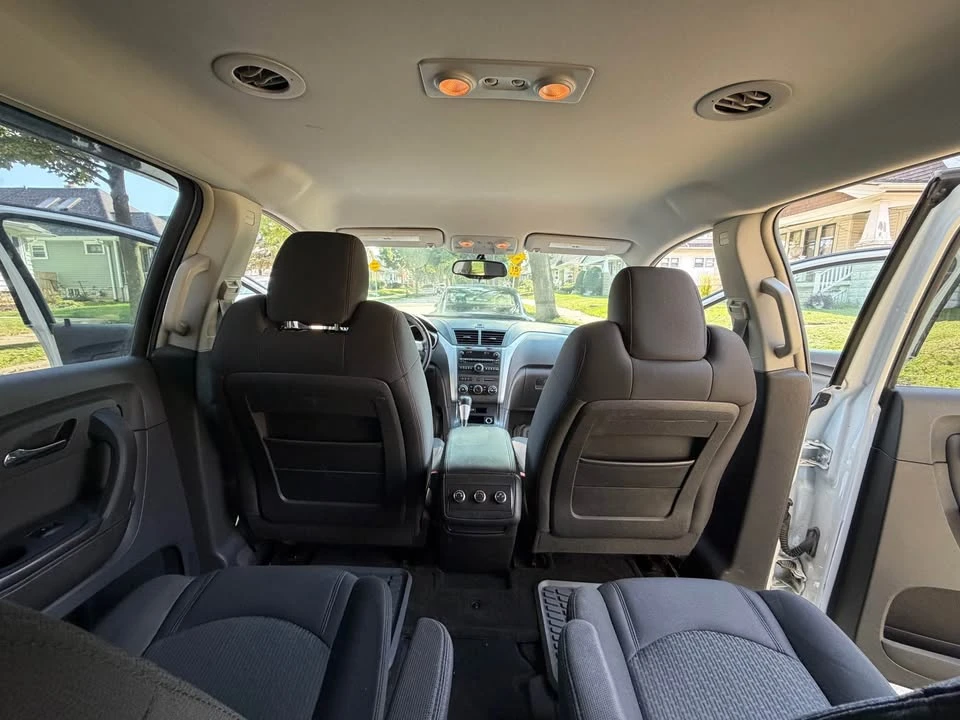 2009 Chevrolet Traverse - Image 18 of 20