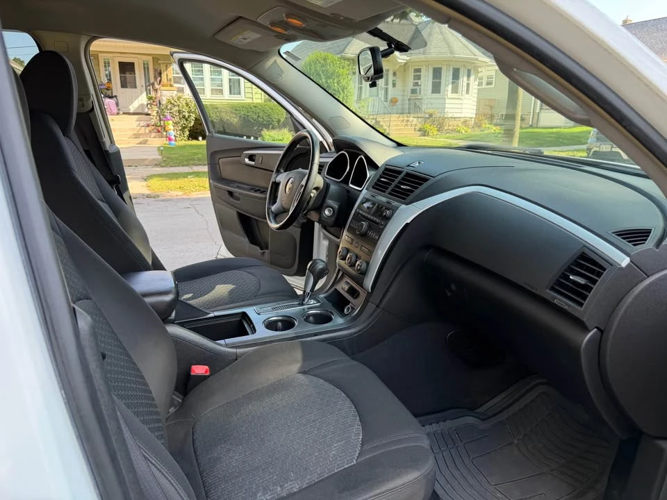 2009 Chevrolet Traverse - Image 15 of 20