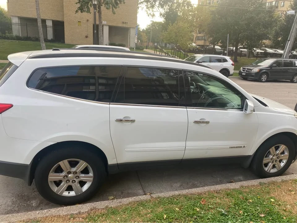 2009 Chevrolet Traverse - Image 4 of 14