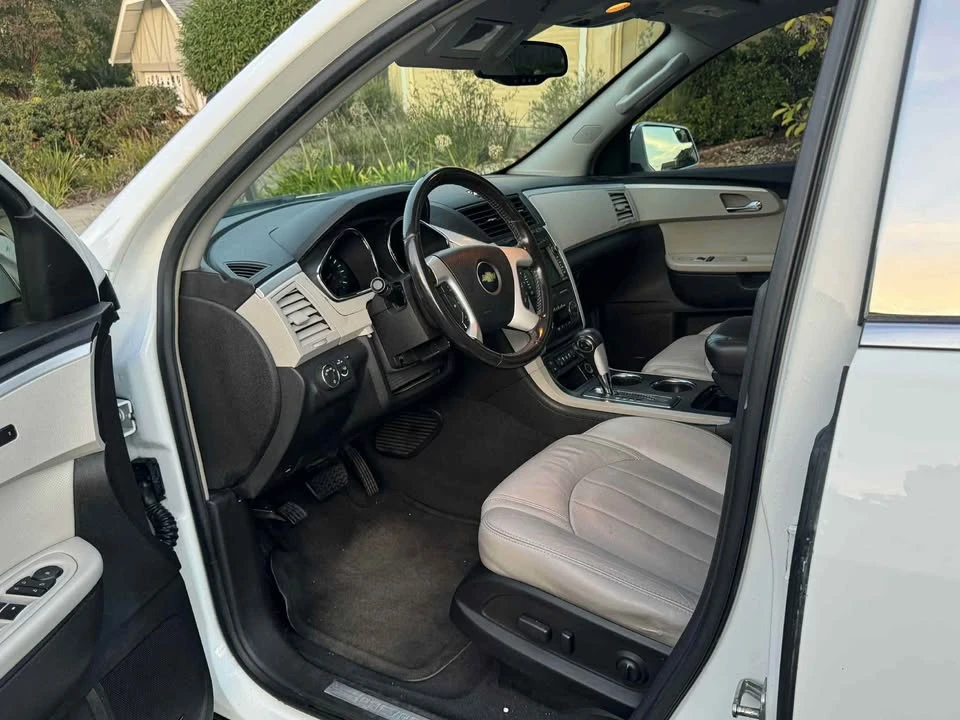 2009 Chevrolet Traverse - Image 5 of 11