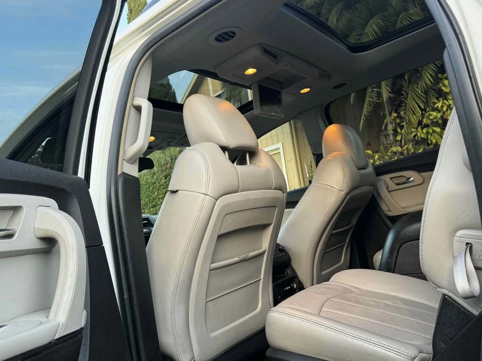 2009 Chevrolet Traverse - Image 6 of 11