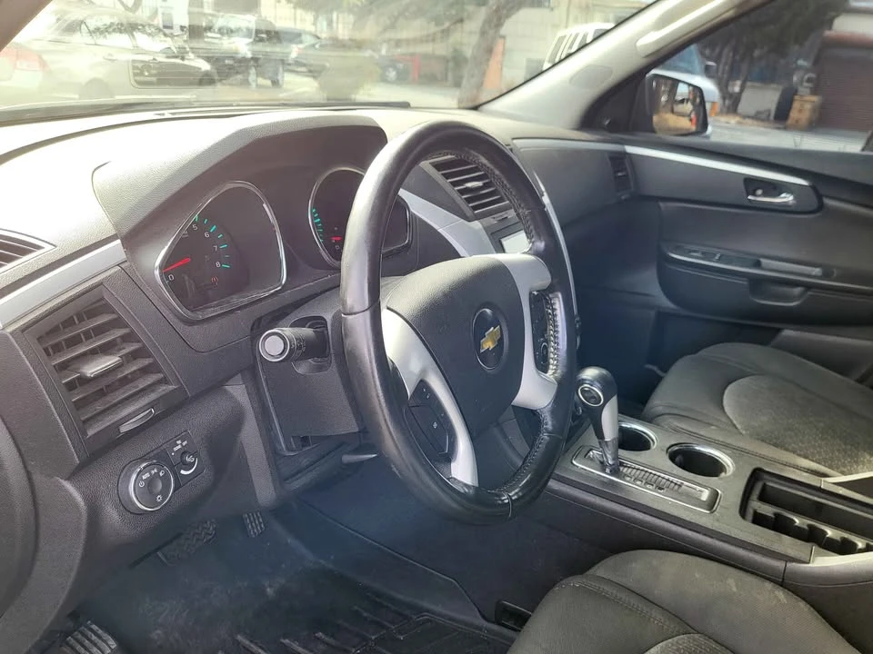 2009 Chevrolet Traverse - Image 14 of 15