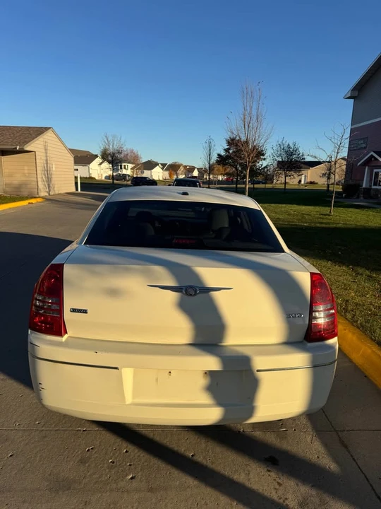 2009 Chrysler 300 (2005-2023) - Image 5 of 12