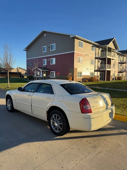 2009 Chrysler 300 (2005-2023) - Image 6 of 12