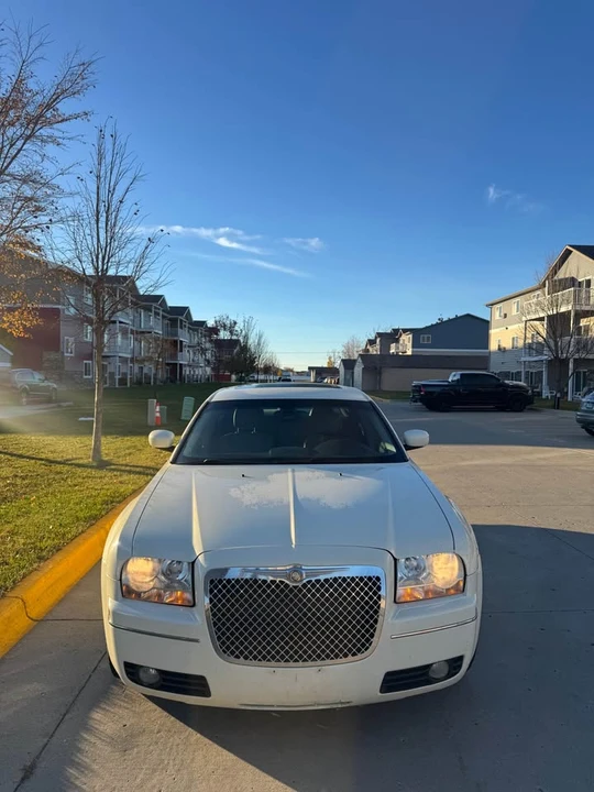 2009 Chrysler 300 (2005-2023) - Image 2 of 12