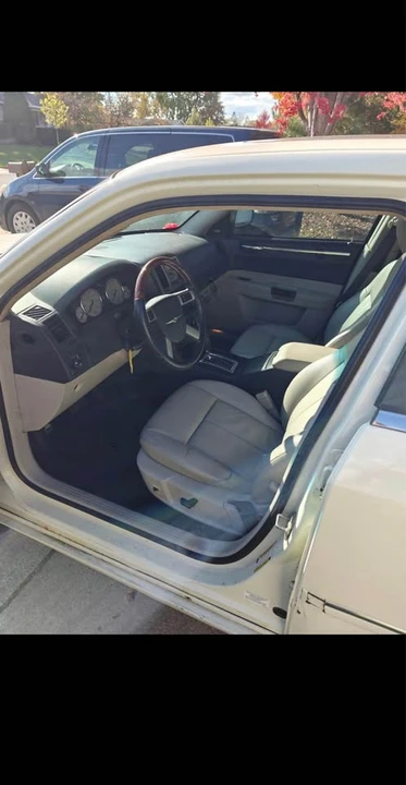 2009 Chrysler 300 (2005-2023) - Image 7 of 12