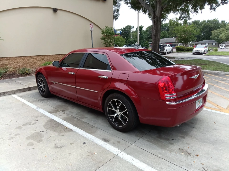 2009 Chrysler 300 (2005-2023) - Image 6 of 30