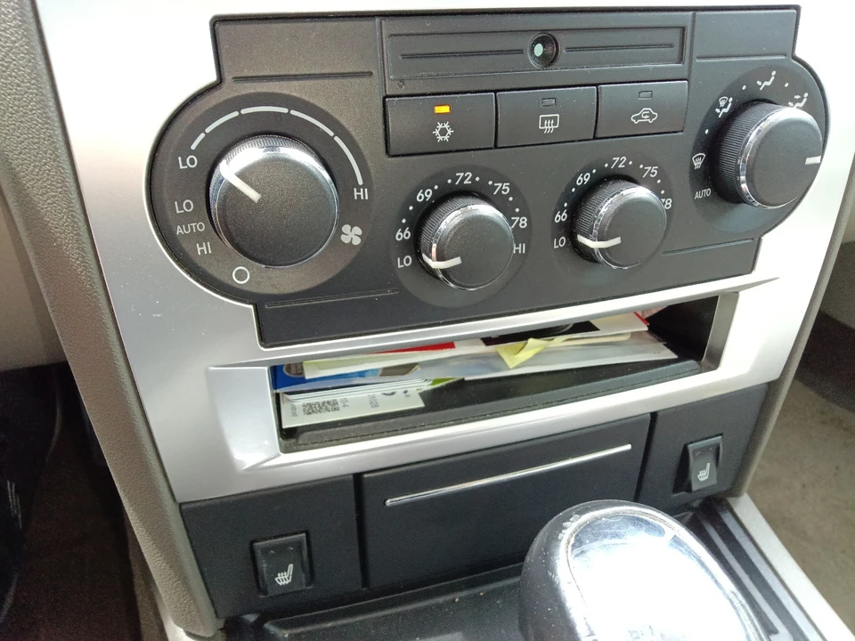 2009 Chrysler 300 (2005-2023) - Image 24 of 30