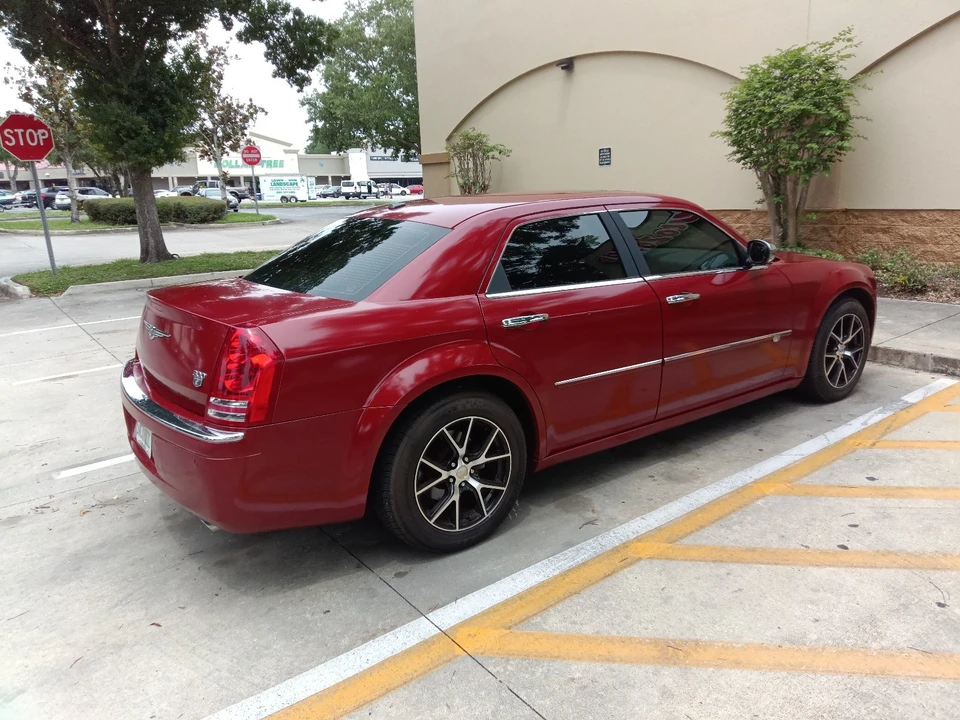 2009 Chrysler 300 (2005-2023) - Image 5 of 30