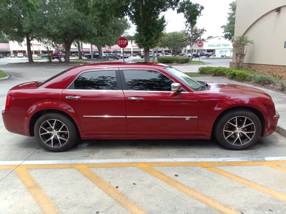 2009 Chrysler 300 (2005-2023) - Image 4 of 30