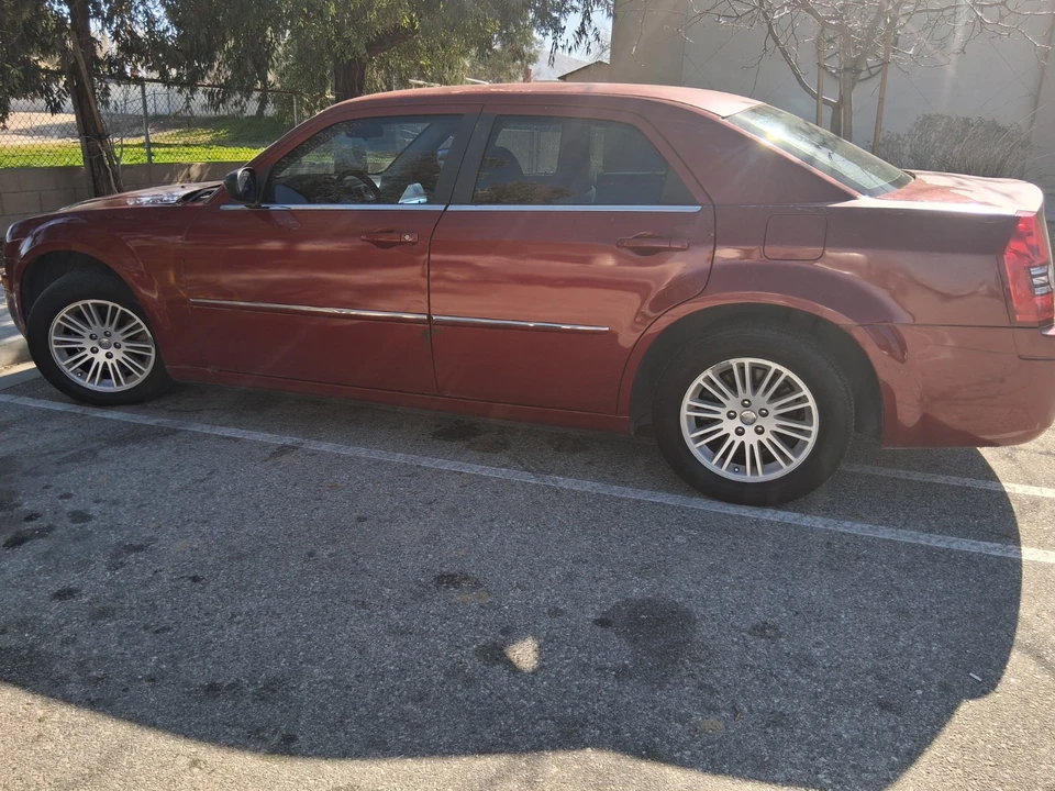 2009 Chrysler 300 (2005-2023) - Image 2 of 6