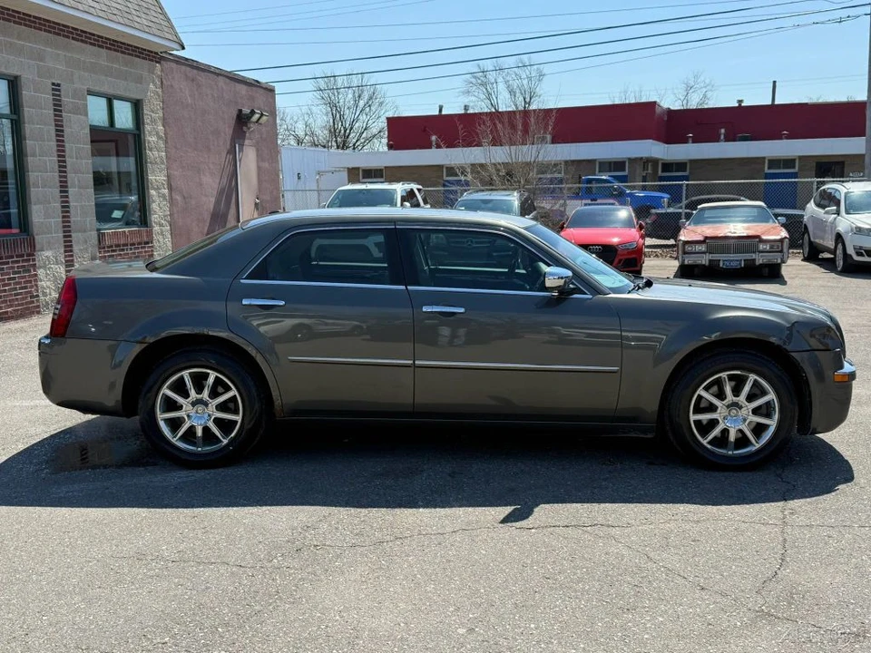 2009 Chrysler 300 (2005-2023) - Image 4 of 12