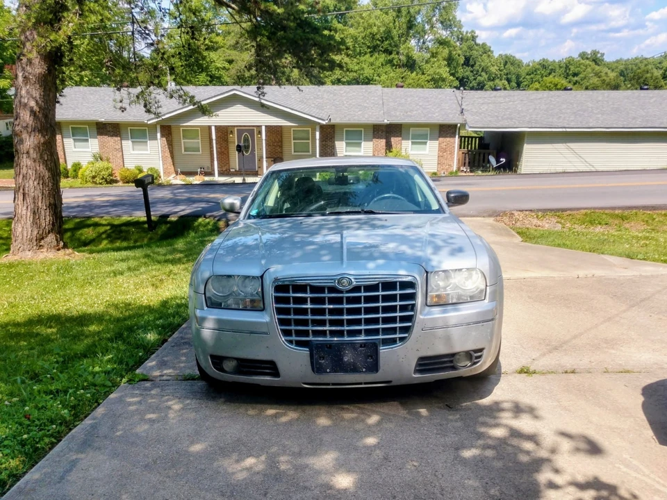 2009 Chrysler 300 (2005-2023) - Image 2 of 14