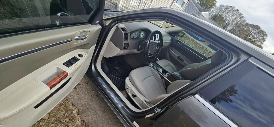 2009 Chrysler 300 (2005-2023) - Image 9 of 15