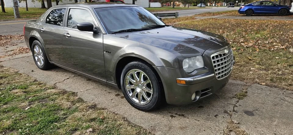 2009 Chrysler 300 (2005-2023) - Image 7 of 15