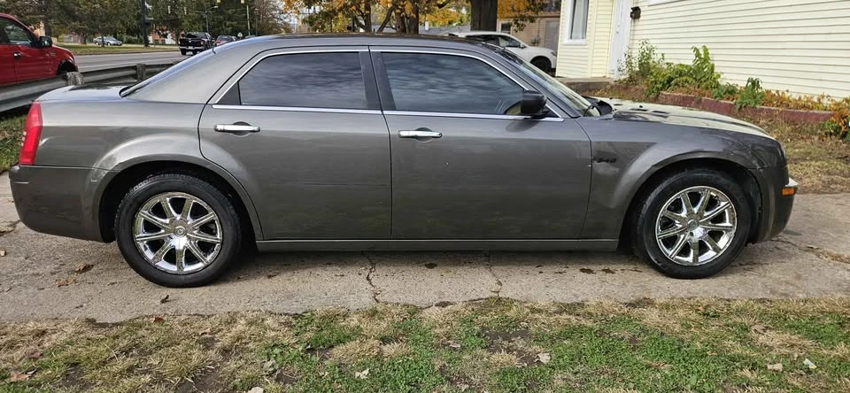 2009 Chrysler 300 (2005-2023) - Image 6 of 15