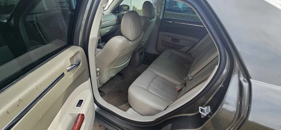 2009 Chrysler 300 (2005-2023) - Image 10 of 15