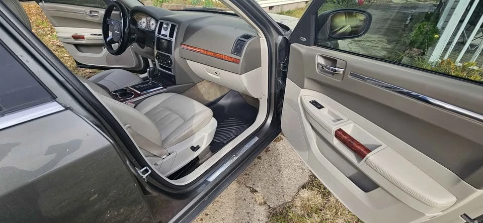 2009 Chrysler 300 (2005-2023) - Image 12 of 15
