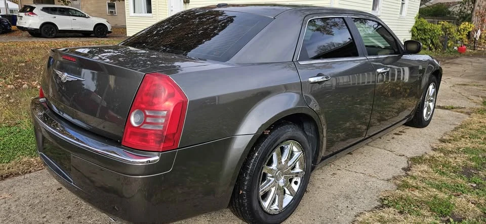 2009 Chrysler 300 (2005-2023) - Image 5 of 15
