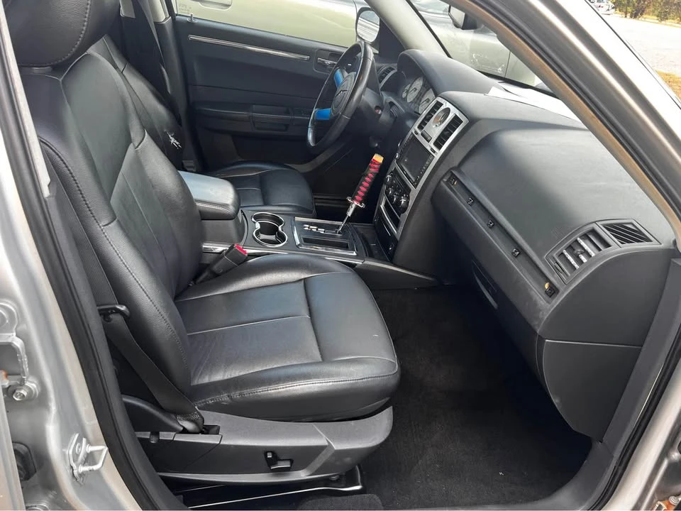 2009 Chrysler 300 (2005-2023) - Image 7 of 9