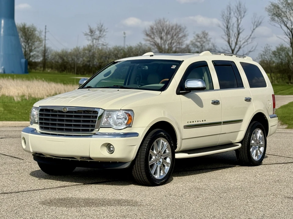 2009 Chrysler Aspen - Image 8 of 31