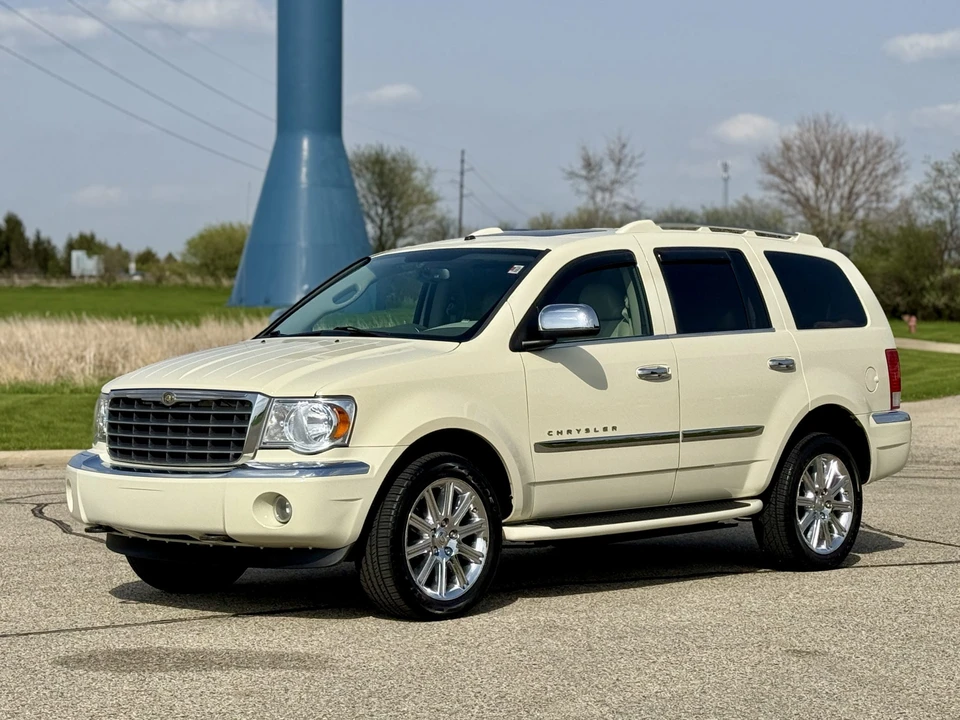 2009 Chrysler Aspen - Image 9 of 31