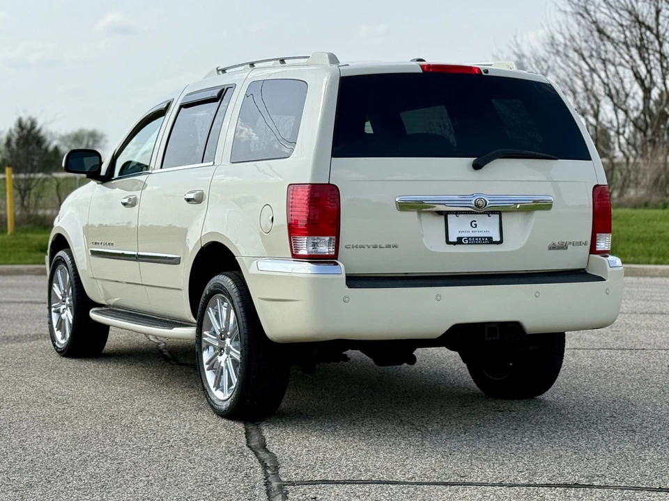 2009 Chrysler Aspen - Image 11 of 31