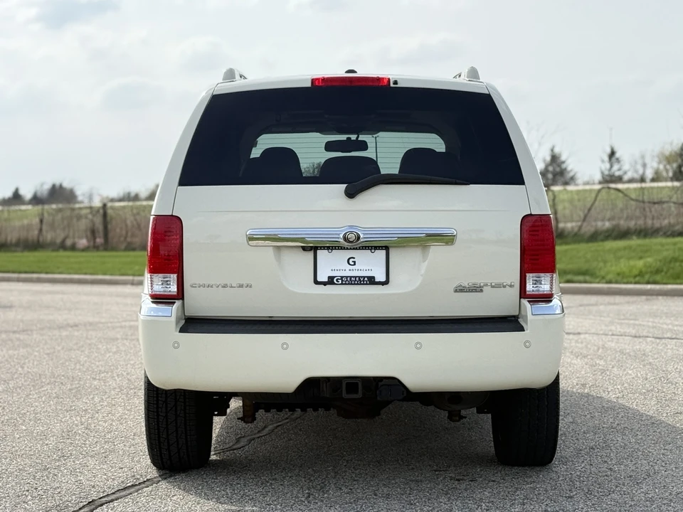 2009 Chrysler Aspen - Image 12 of 31