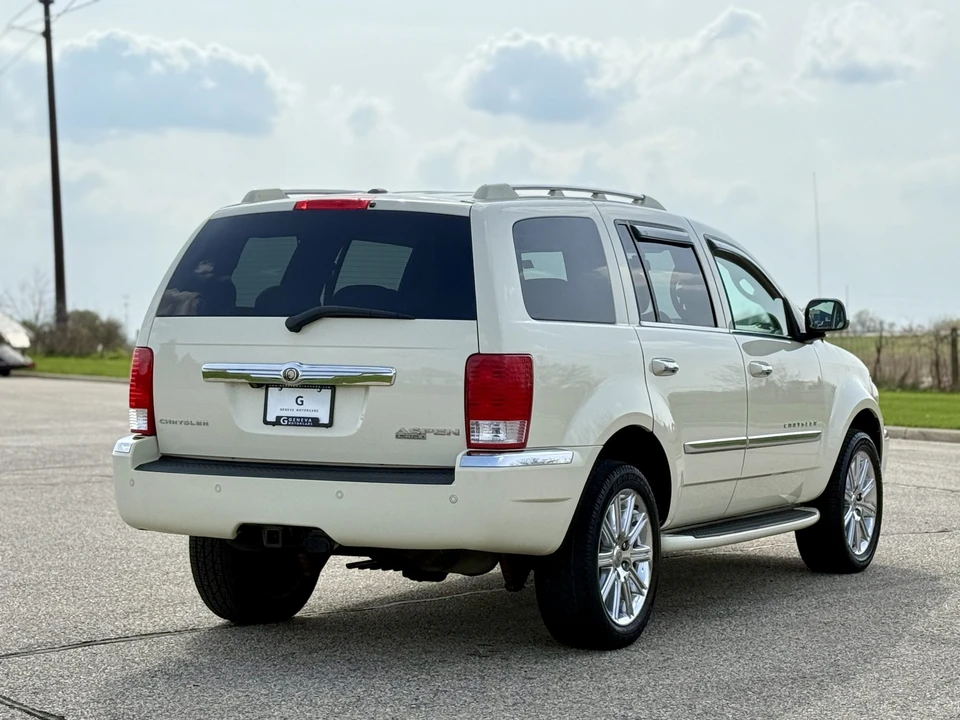 2009 Chrysler Aspen - Image 14 of 31