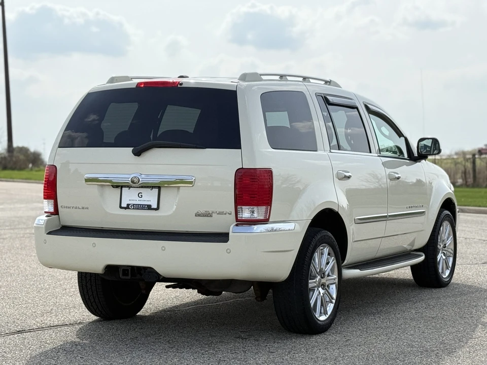 2009 Chrysler Aspen - Image 13 of 31