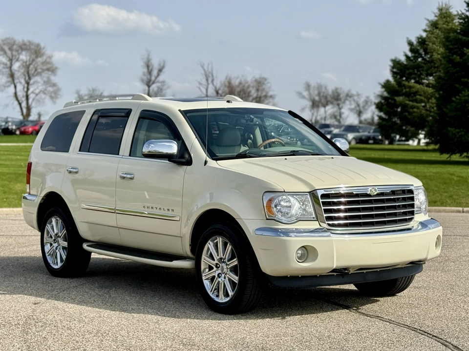 2009 Chrysler Aspen - Image 15 of 31