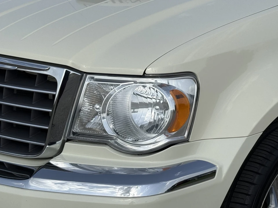 2009 Chrysler Aspen - Image 18 of 31