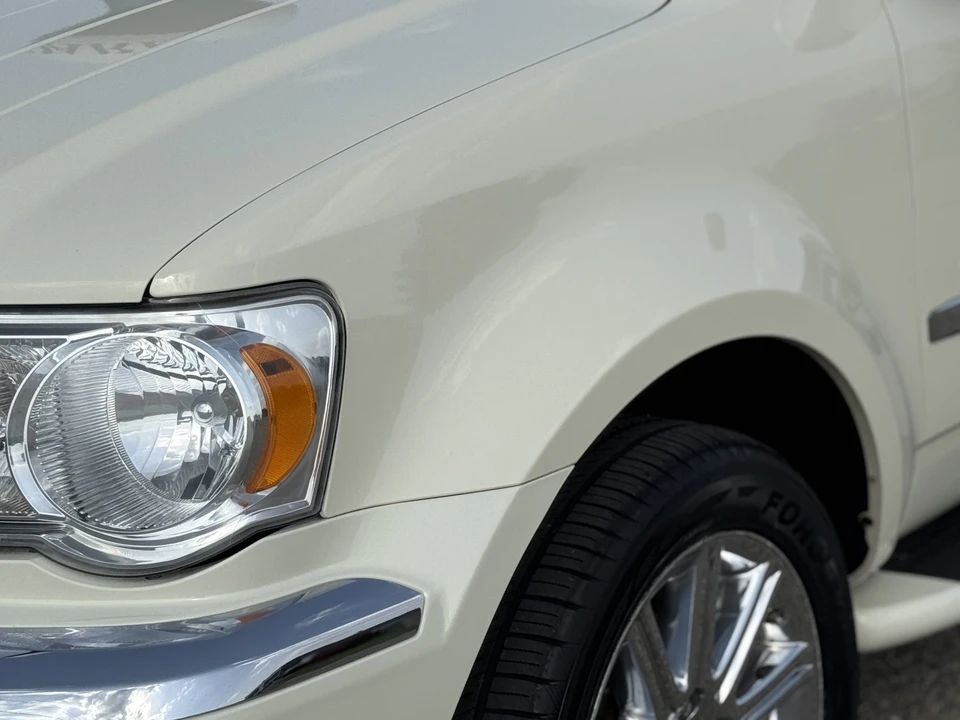 2009 Chrysler Aspen - Image 19 of 31