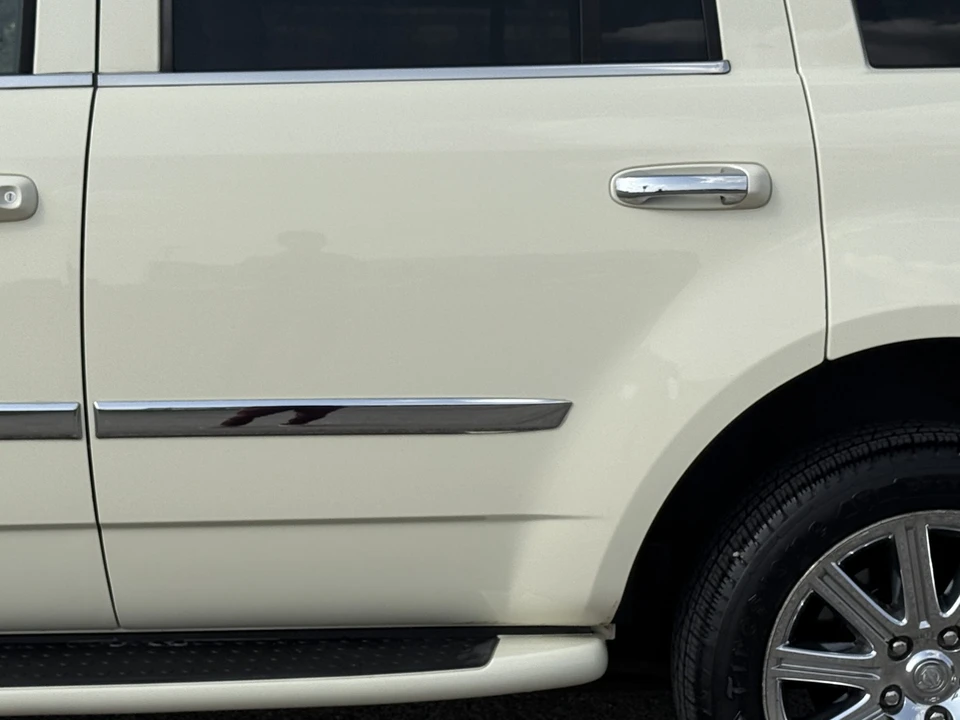 2009 Chrysler Aspen - Image 22 of 31