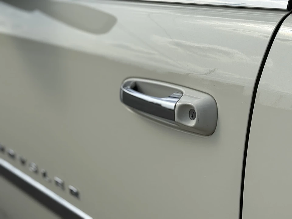 2009 Chrysler Aspen - Image 24 of 31