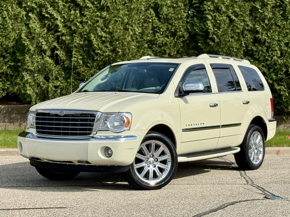 2009 Chrysler Aspen - Image 4 of 31